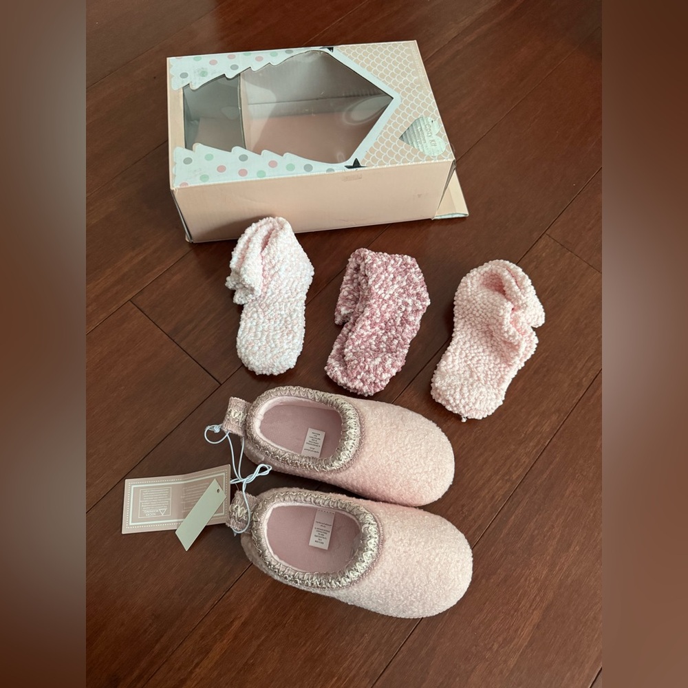 Cupcake and cashmere cozy kit slippers 3 pair cozy soft socks various size